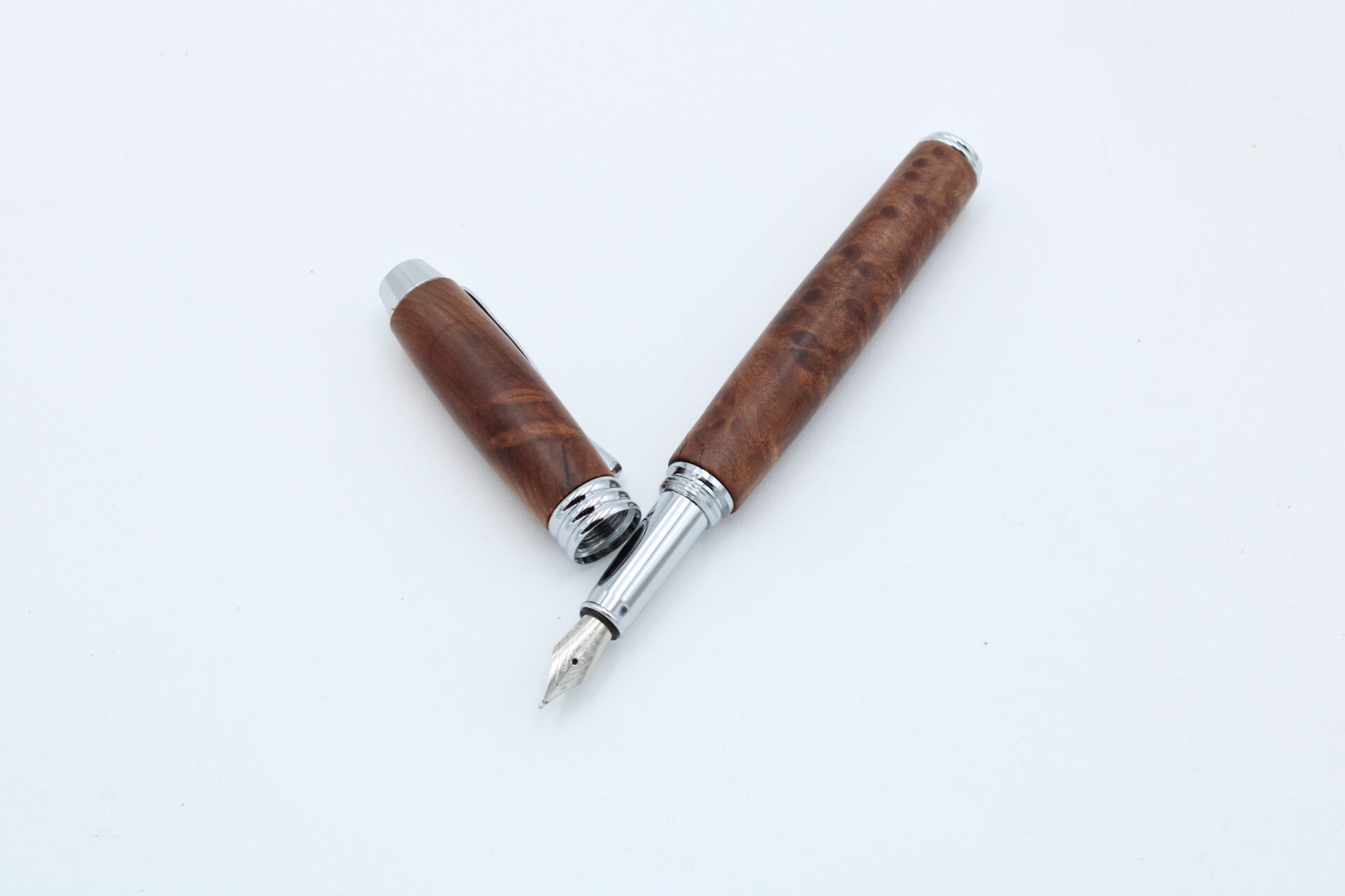 Füllfederhalter Manager aus gemasertem Vavonaholz Chrom