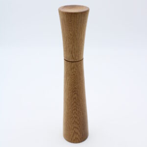 Gew&uuml;rzm&uuml;hle aus Eiche. Handgedrechselt und hochwertig verarbeitet.